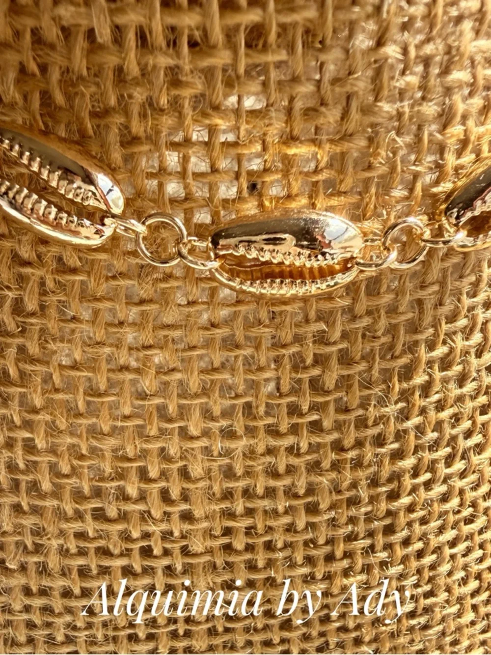 CARACOL +Shiny Gold Cowrie-Link Necklace - Picture 3 of 3